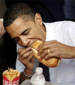 Obama eating hotdog