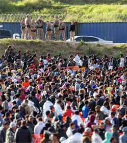 Border crowd
